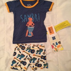 Super soft & stretchy short sleeve too and shorts